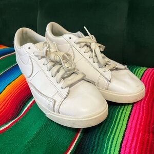 Nike 77 Blazer Low LE Sneakers